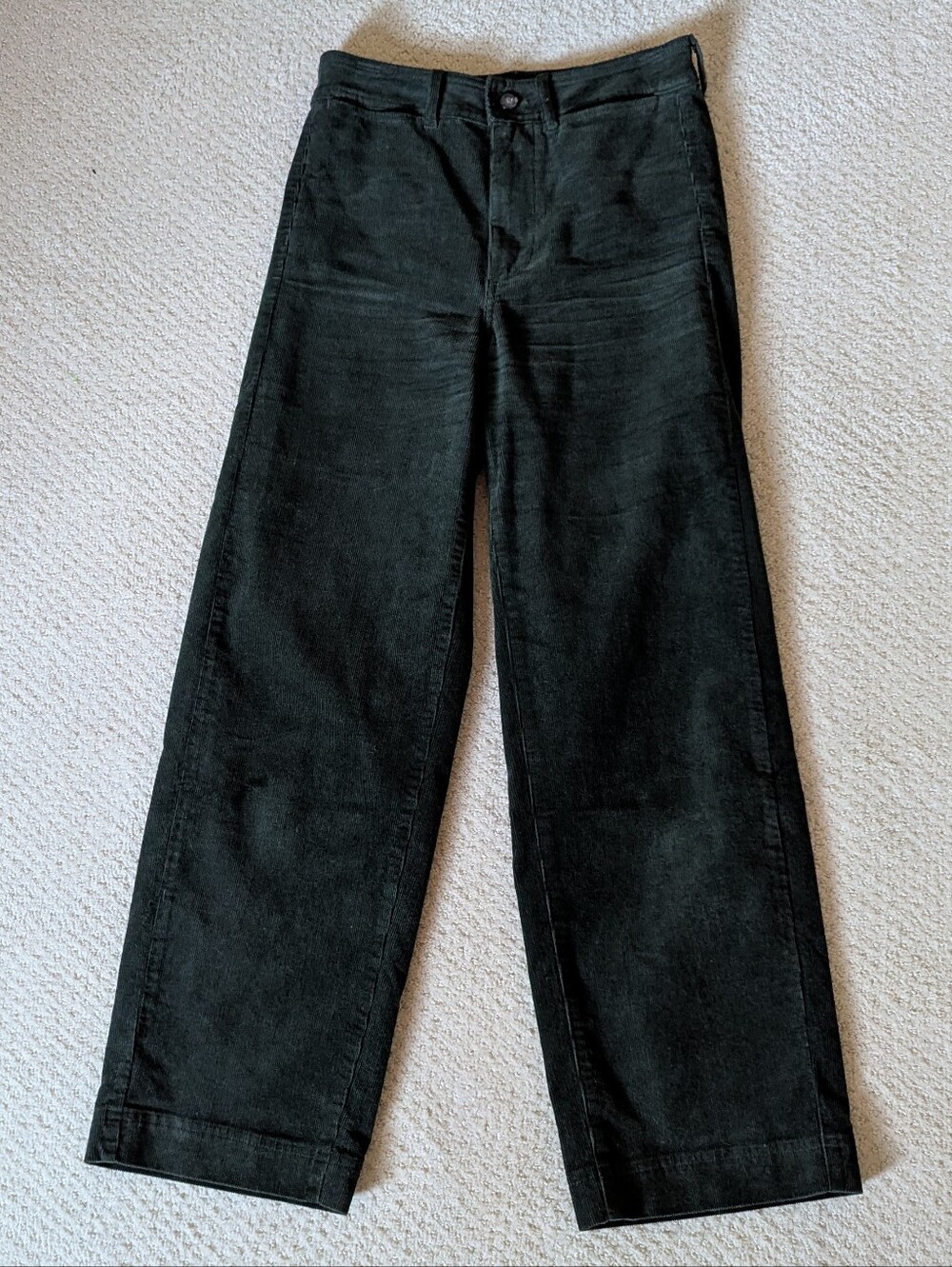 Everlane | The Sailor Pant in Corduroy | Dark Forest